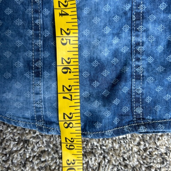 5/$25 LR Scoop Men's Blue Denim Chambray Button up Shirt size medium - Picture 6 of 6